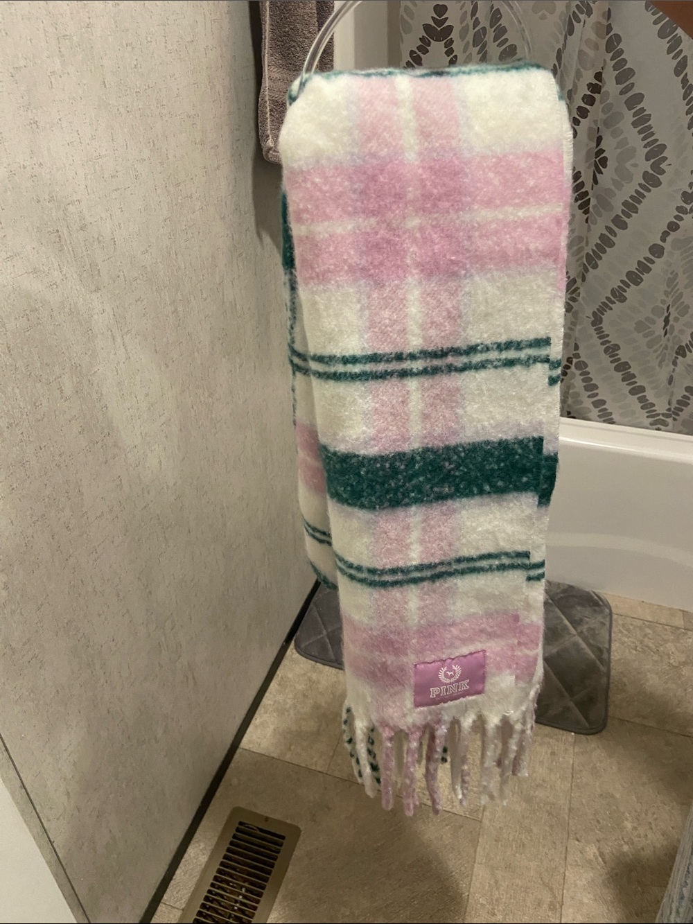 New pink vs wool scarf
